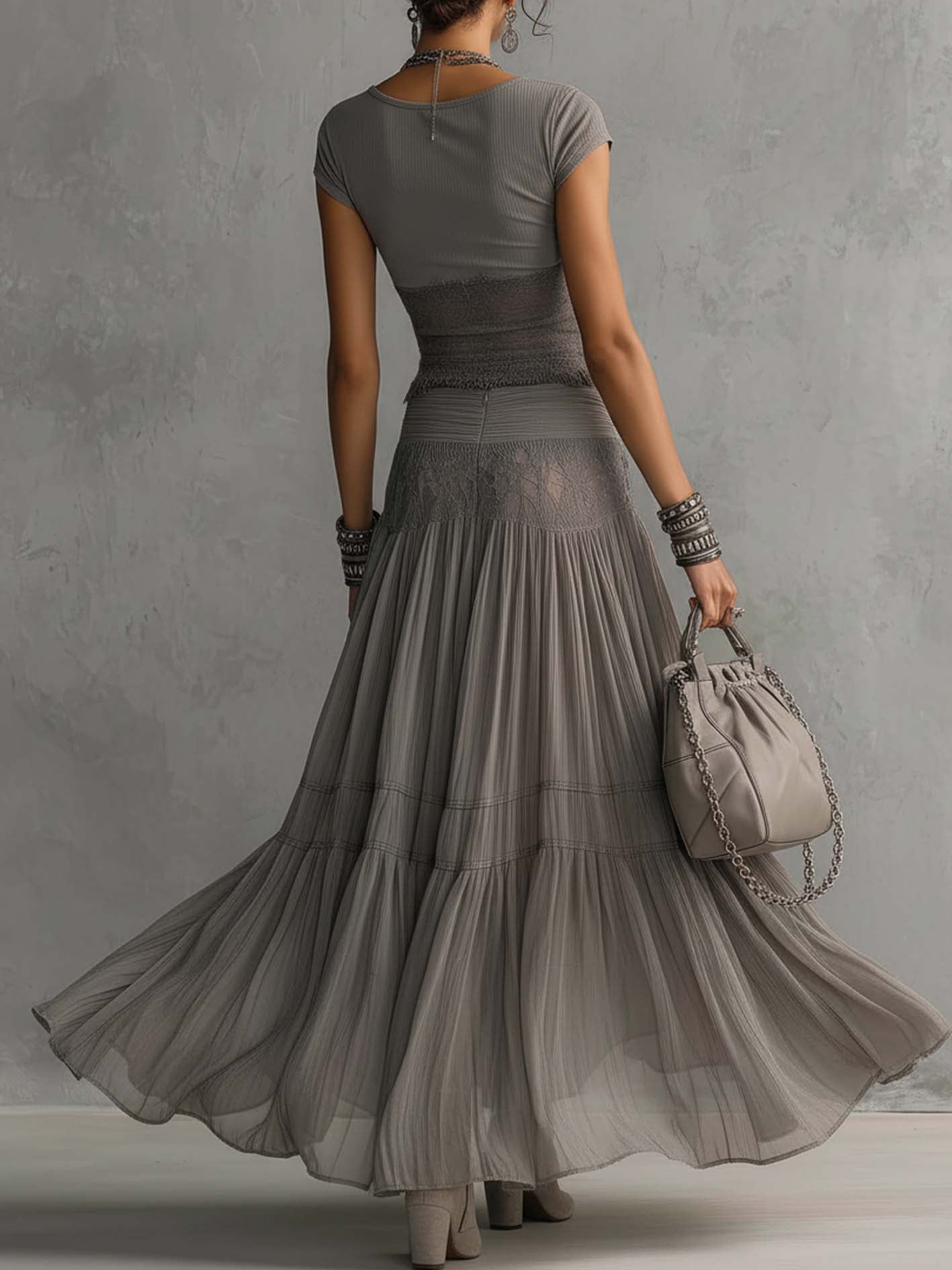 Top Grigio in Pizzo Trasparente con Pannelli e Set di Gonna Maxi Plissettata