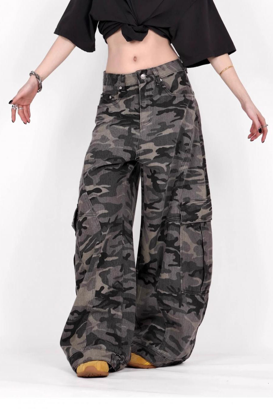 Vintage Camo Wide-Leg Cargo Pant