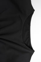 Conjunto elegante de top ceñido con fruncidos y pantalones