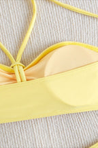 Conjunto de Baño Amarillo con Halter, Bandeau y Flores 3D