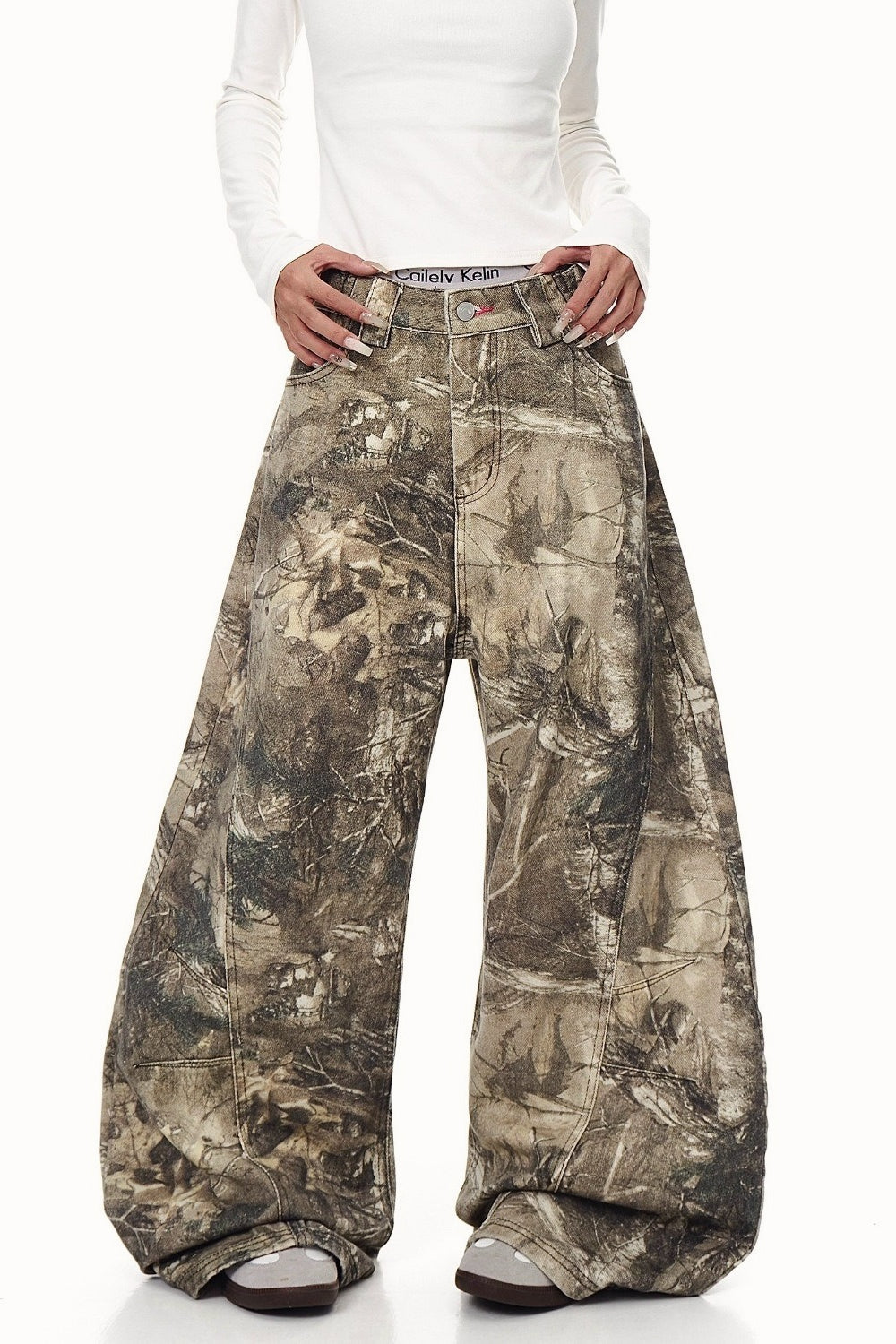 Branch Pattern Letter Embroidery Relaxed Jeans