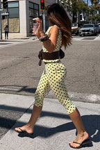 Conjunto de pantalones capri ajustados sin mangas con lunares