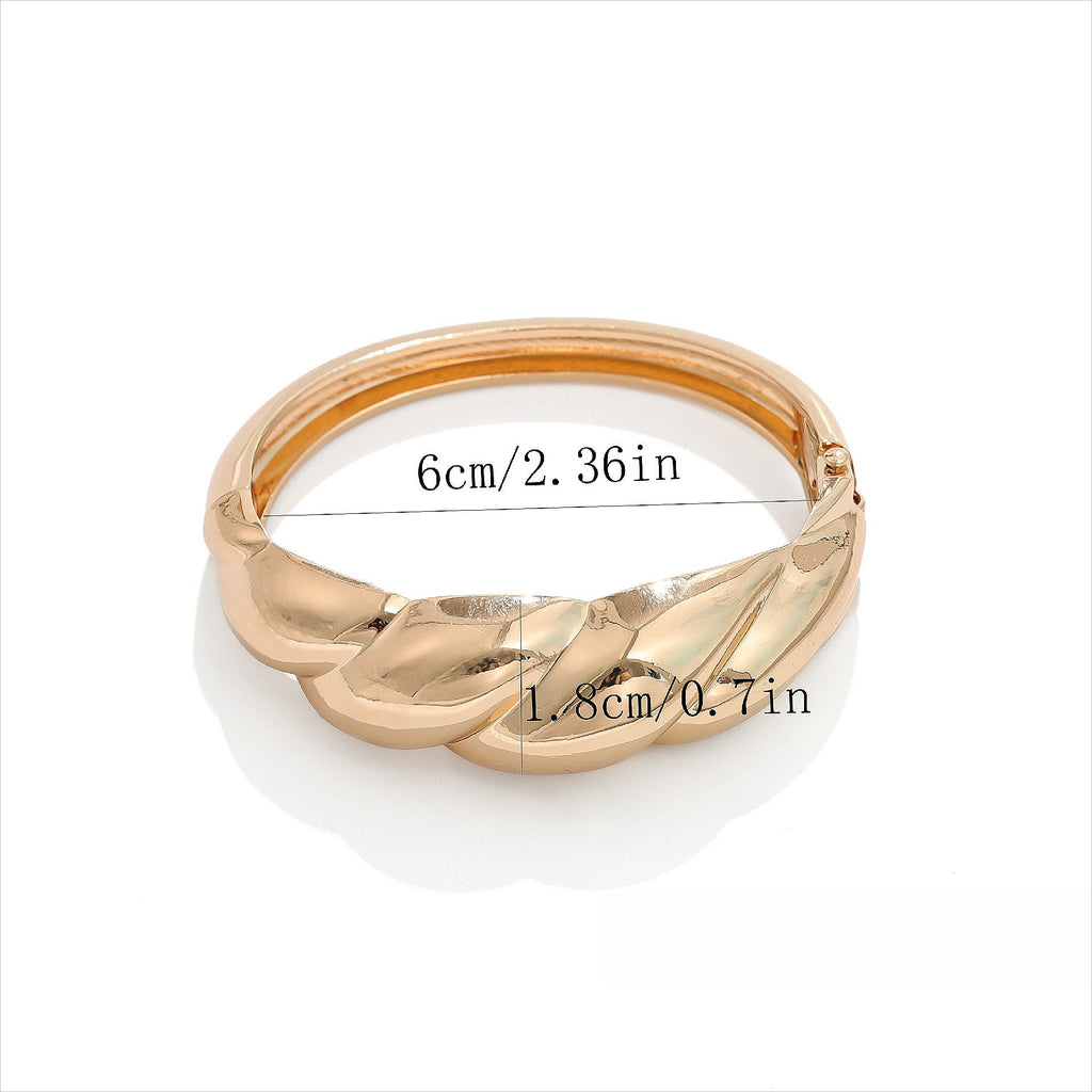 Wide Calado Espiral Metal Brazalete Rígido