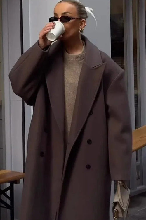 Single-breasted coat with long lapels