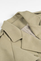 Single-breasted coat with wide notch lapel