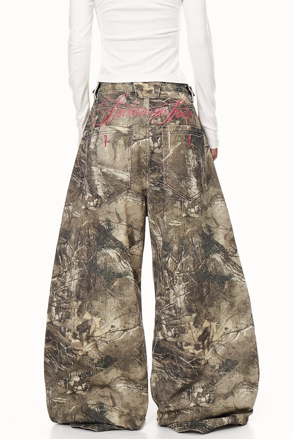 Branch Pattern Letter Embroidery Relaxed Jeans
