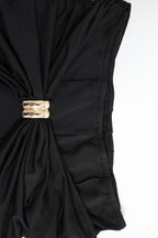 Conjunto elegante de top ceñido con fruncidos y pantalones