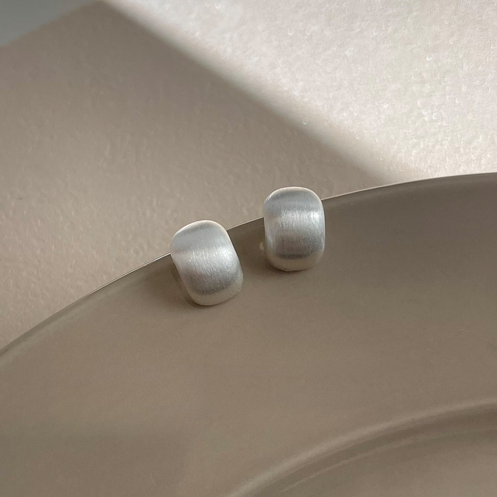 Cepillado Mate Geométrico Minimalista Aretes de Bolita