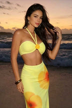Conjunto de Baño Amarillo con Halter, Bandeau y Flores 3D