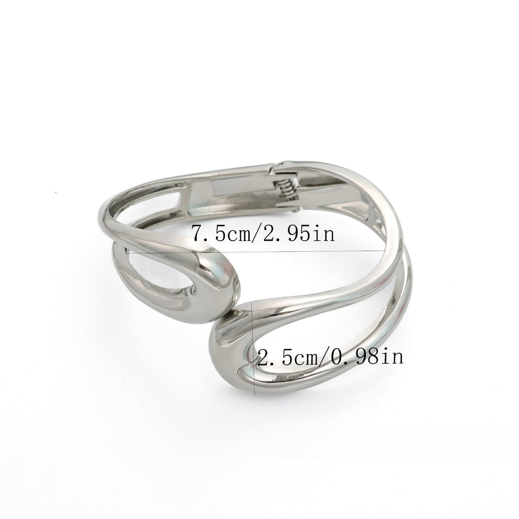 Wide Calado Espiral Metal Brazalete Rígido