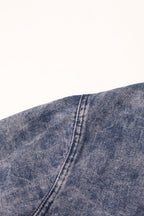 Abrigo largo de denim con ribete de plumas de avestruz y cinturón