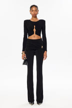 Conjunto elegante de top ceñido con fruncidos y pantalones