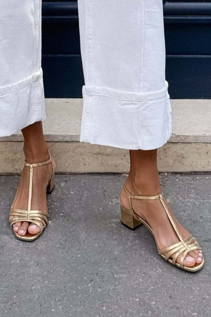 Elodie| Sandalias doradas: elegancia para el día a día