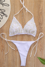 Bikini Triangular Halter con Detalle de Perlas y Ajuste con Cordón