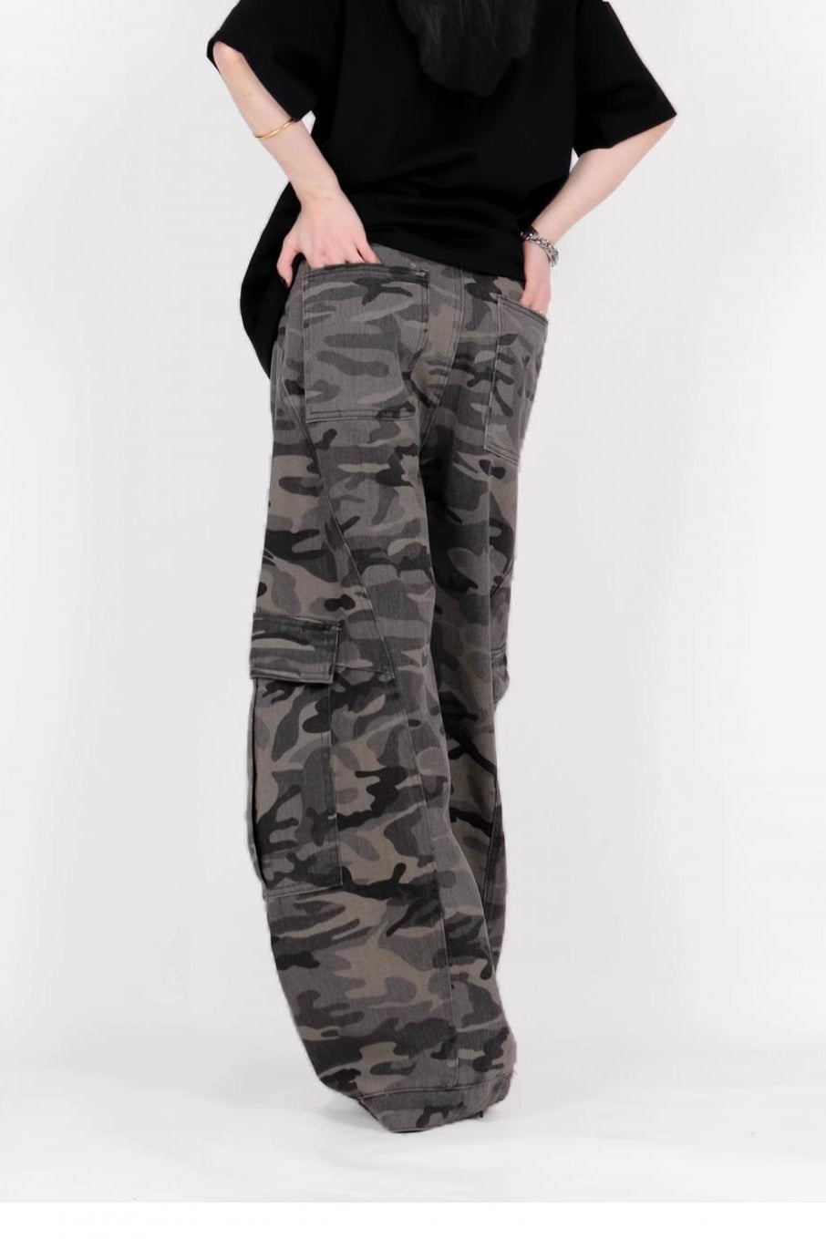 Vintage Camo Wide-Leg Cargo Pant