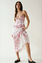 Vestido maxi floral con paneles de encaje, escote profundo en V y tiras finas