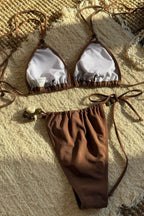 Conjunto de bikini de color liso, con cuello halter, sin espalda y con pedrería
