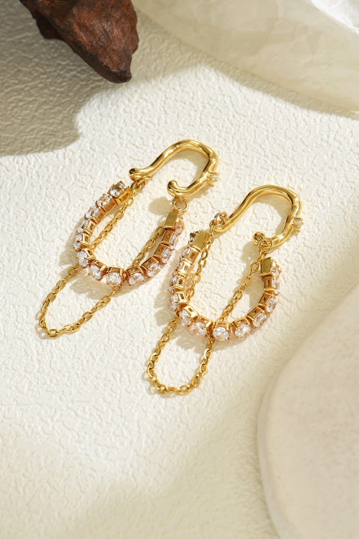 Oro 18K Circonita Con Flecos Aretes tipo Cuff