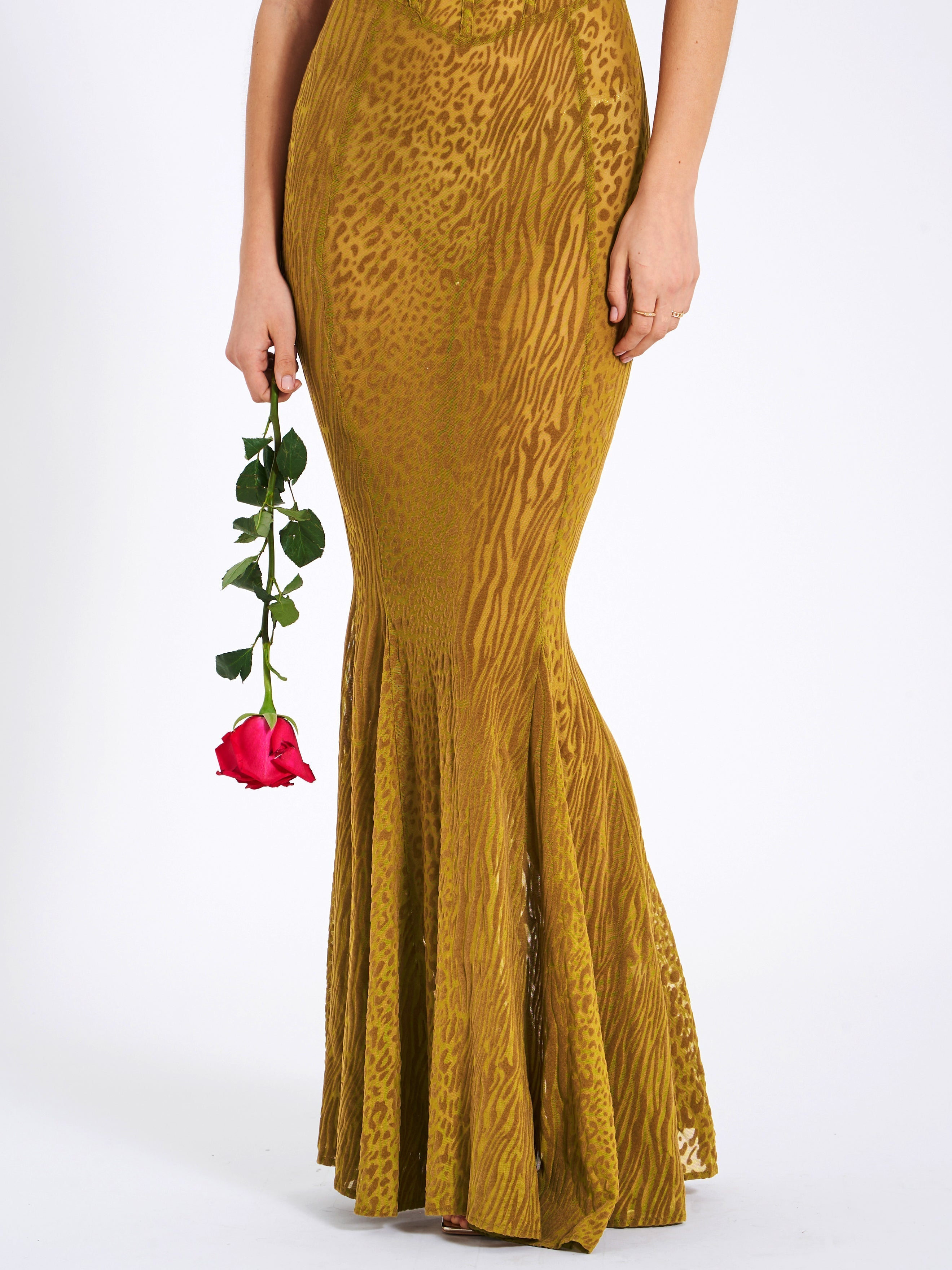 Ulani Dorado Terciopelo Devoré Detalle Elegante Malla Vestido Maxi