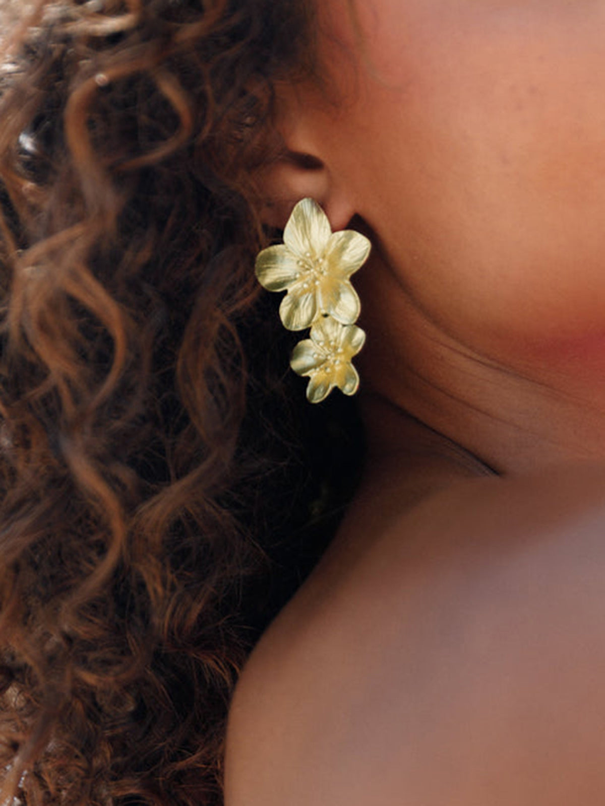 A la Moda Encantador Flor-Shaped Aretes