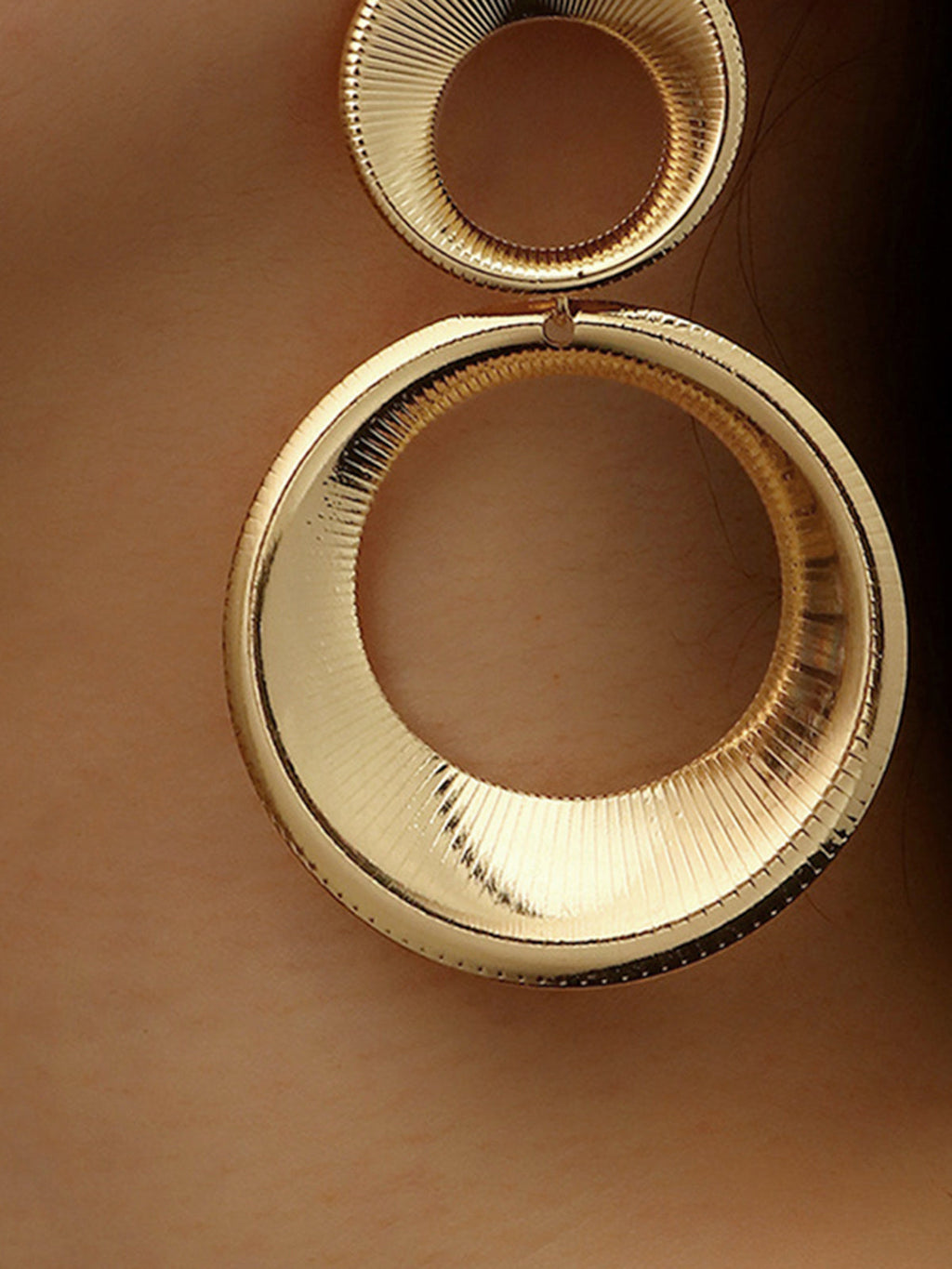 Vintage Round Elegante Bold Pendant Aretes