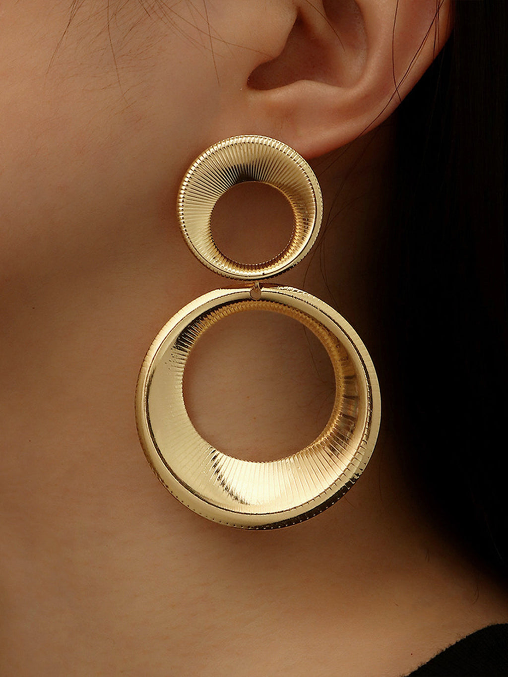Vintage Round Elegante Bold Pendant Aretes