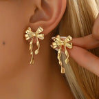 Elegante Dorado Lazo Aretes Colgantes
