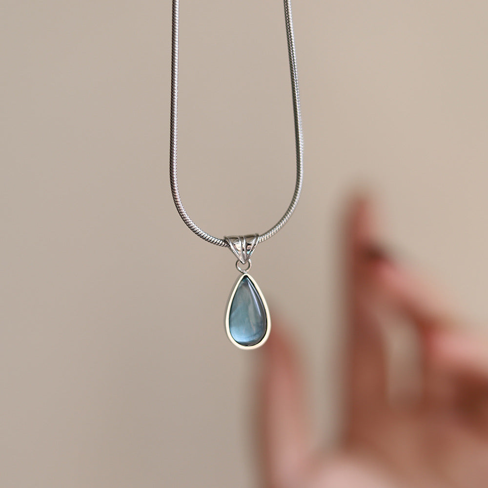 Aqua Lágrima Pendant Acero de Titanio Bañado en Oro Collar