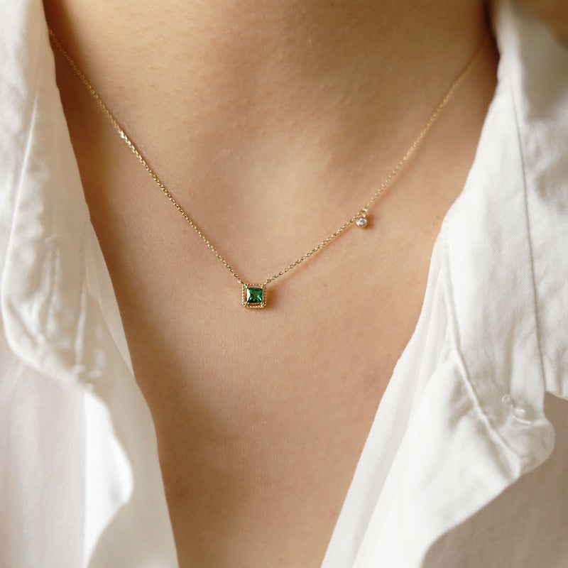 Emerald Cuadrado Pendant Jewelry Collar