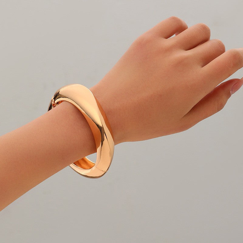 Ancho Calado Espiral Metal Brazalete Rígido