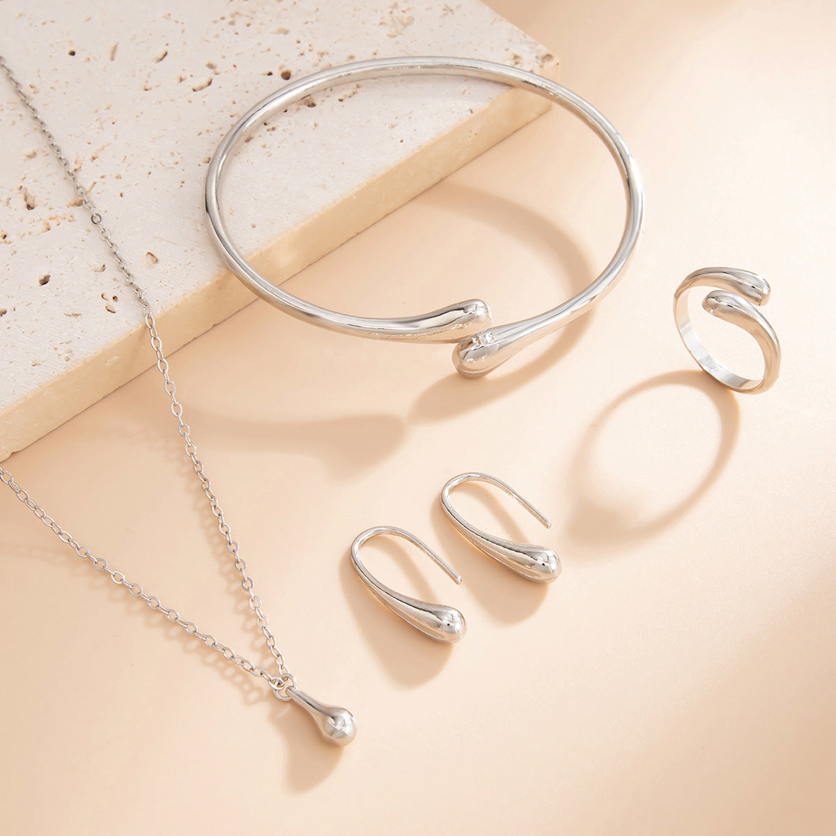 5 Pieza Lágrima Conjunto de Pulsera, Anillo, Aretes y Collar con Colgante