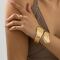 2-Pieza Irregular Metálico Statement Conjunto de Brazalete, Anillo y Pulsera