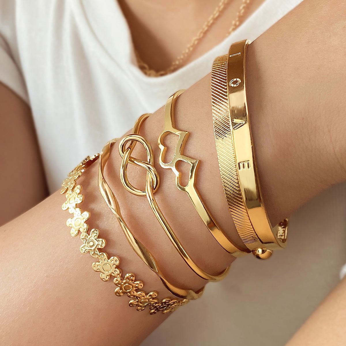 4-Pieza Creative Heart Crossed Aleación Brazalete Set