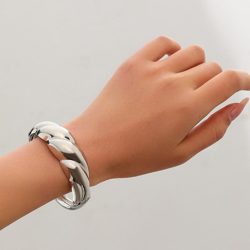 Ancho Calado Espiral Metal Brazalete Rígido