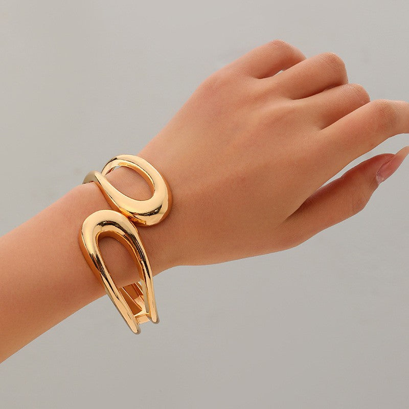 Ancho Calado Espiral Metal Brazalete Rígido