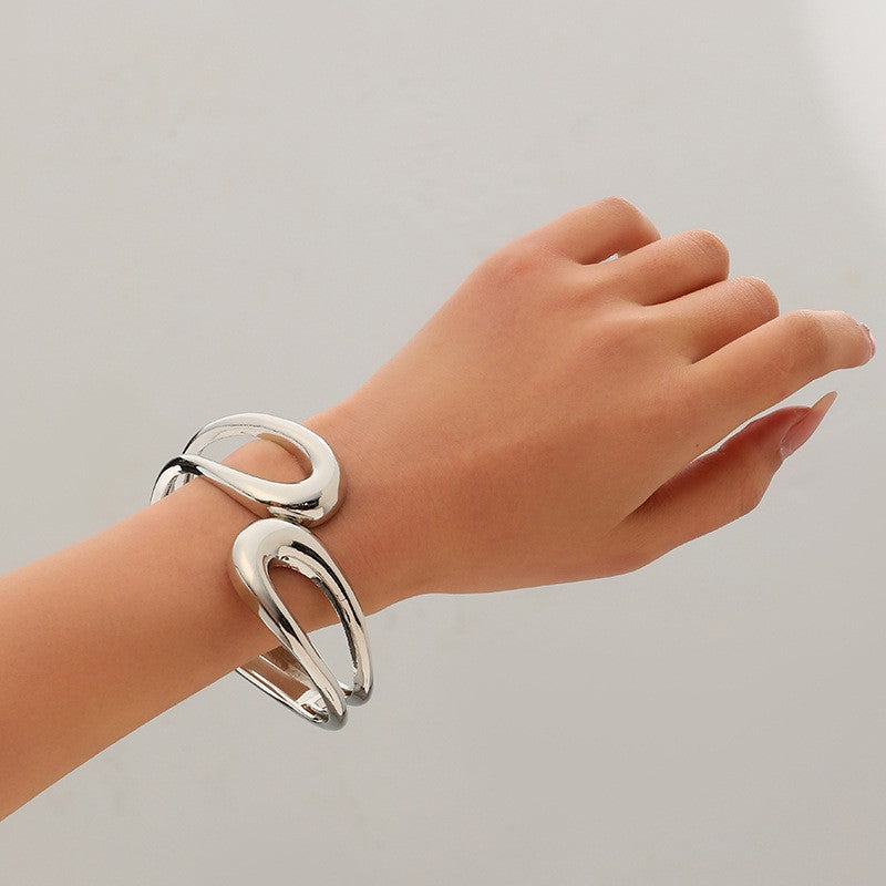 Ancho Calado Espiral Metal Brazalete Rígido
