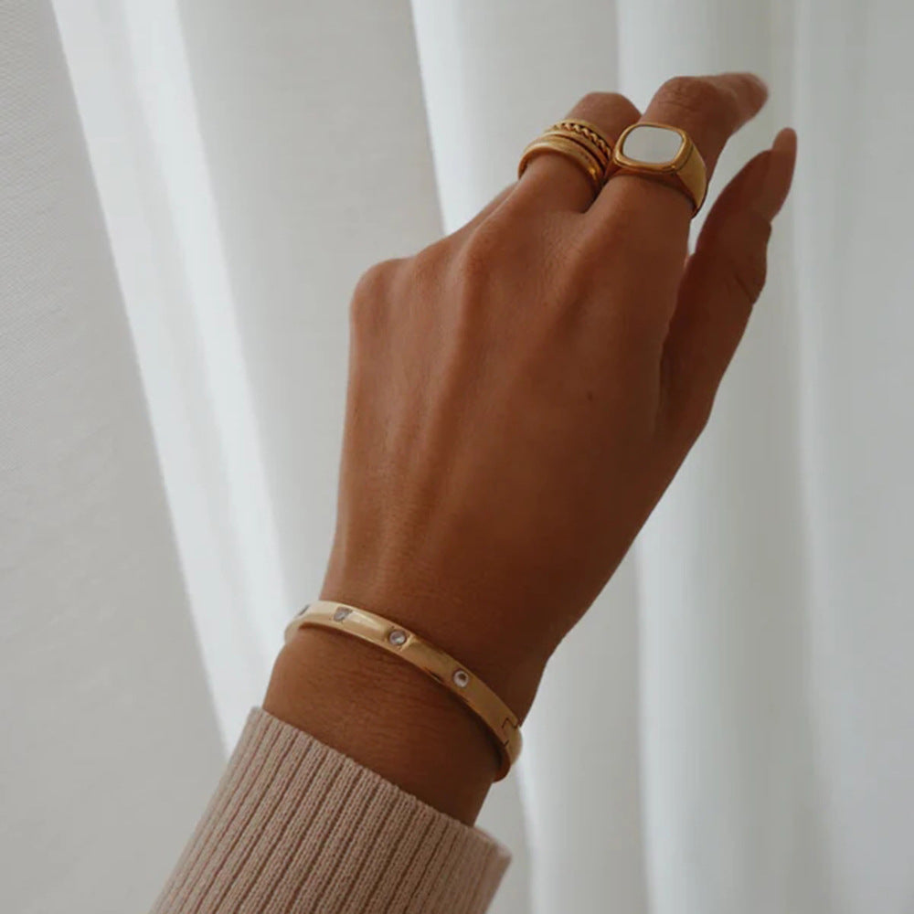 Vintage Con Strass Con Tachas Brazalete Rígido
