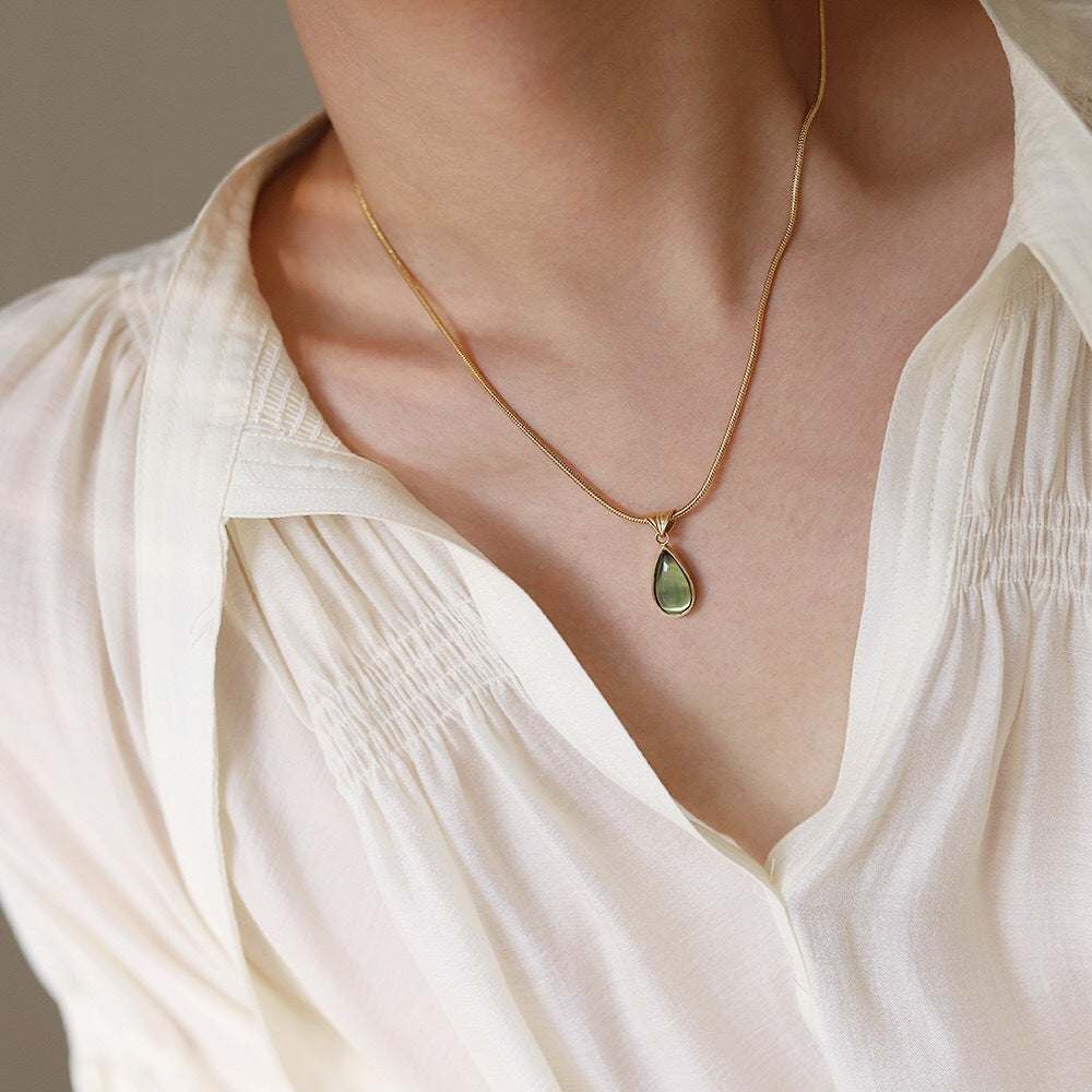 Aqua Lágrima Pendant Acero de Titanio Bañado en Oro Collar