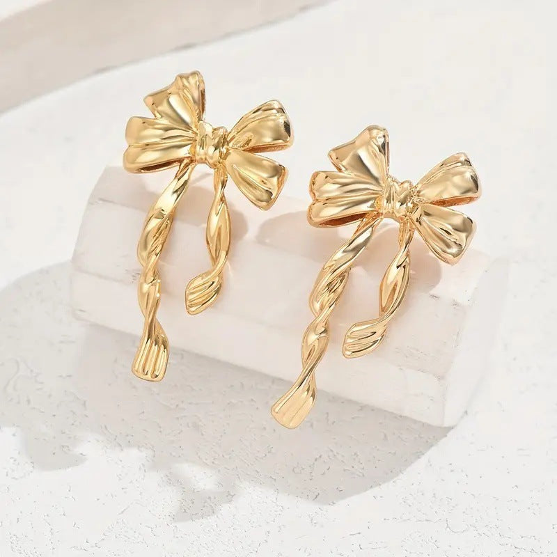 Elegante Golden Lazo Aretes Colgantes