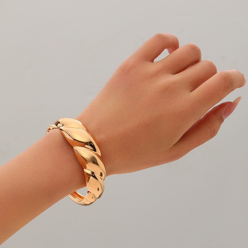 Ancho Calado Espiral Metal Brazalete Rígido