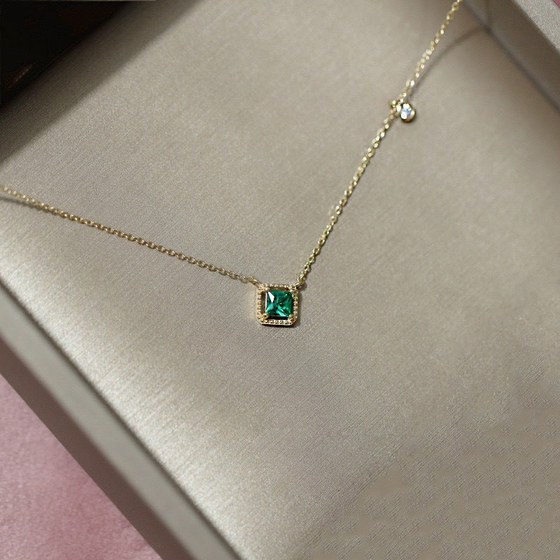 Emerald Cuadrado Pendant Jewelry Collar
