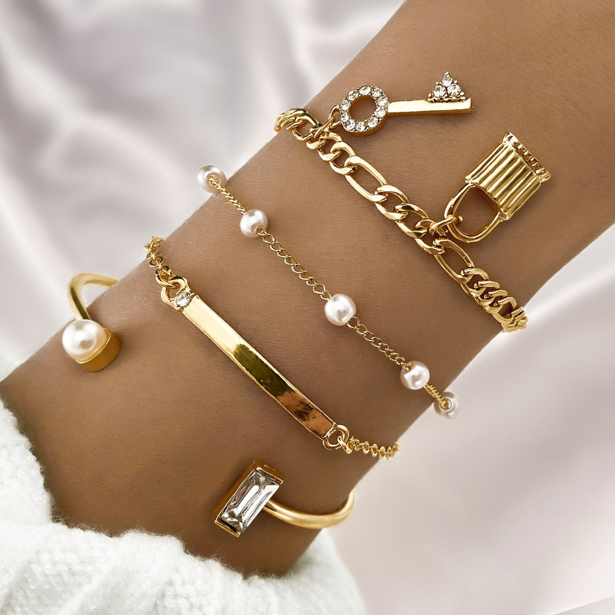 4-Pieza Creative Heart Crossed Aleación Brazalete Set