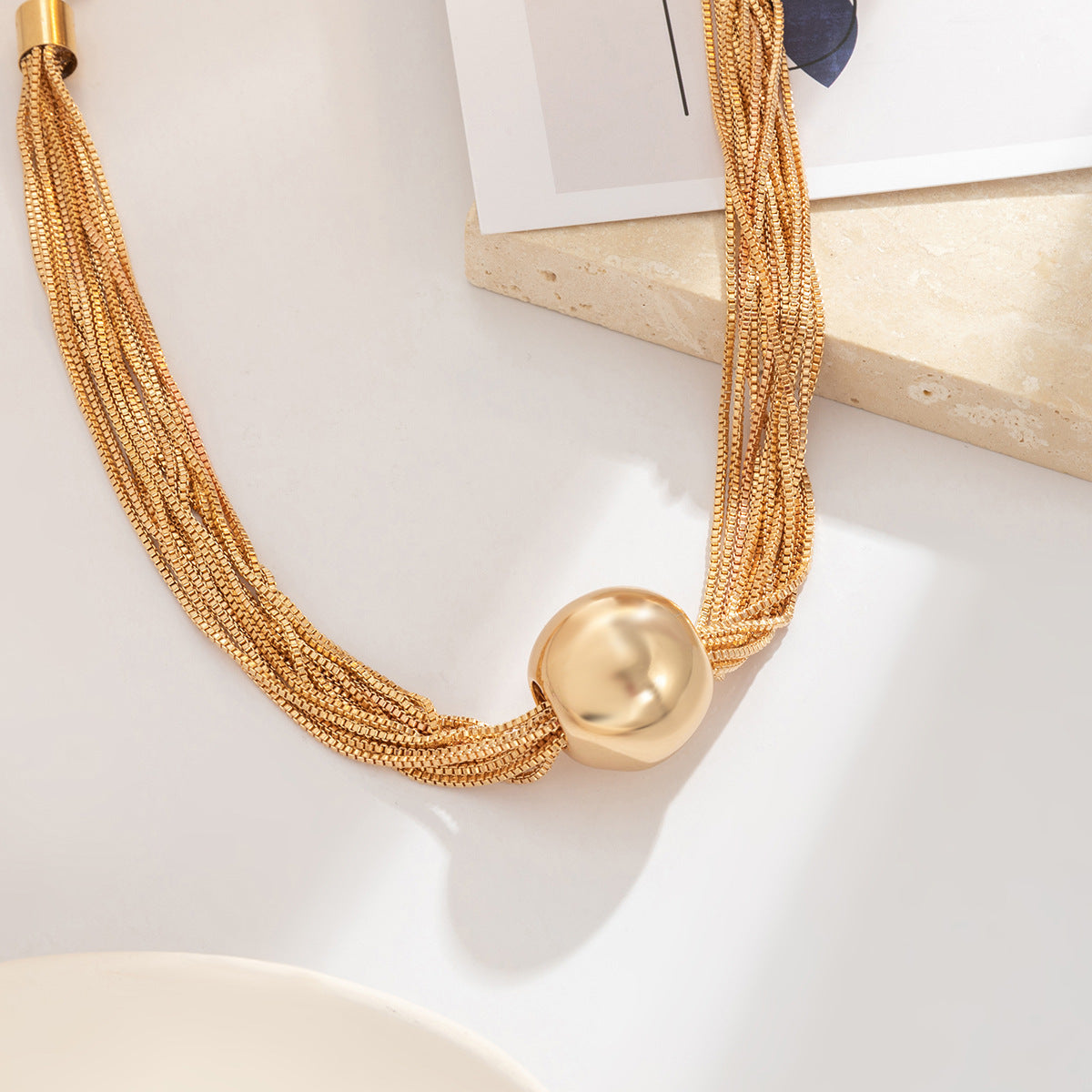 Bold Cuenta Pendant Choker En Capas Collar