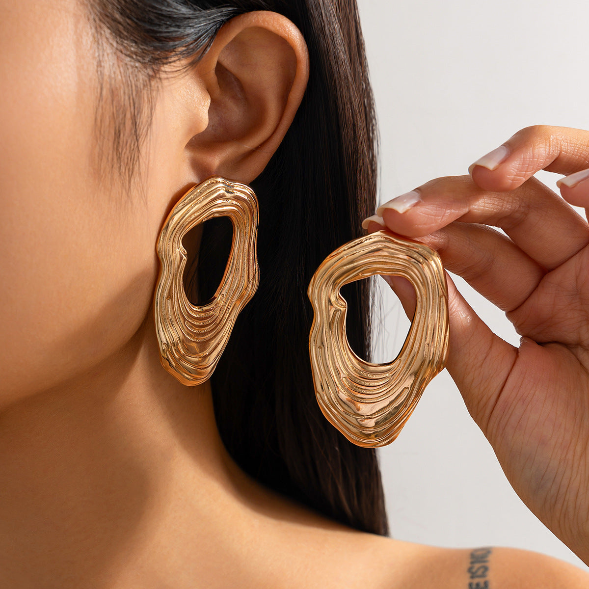 Liquid Irregular Fruncido Flor Aretes