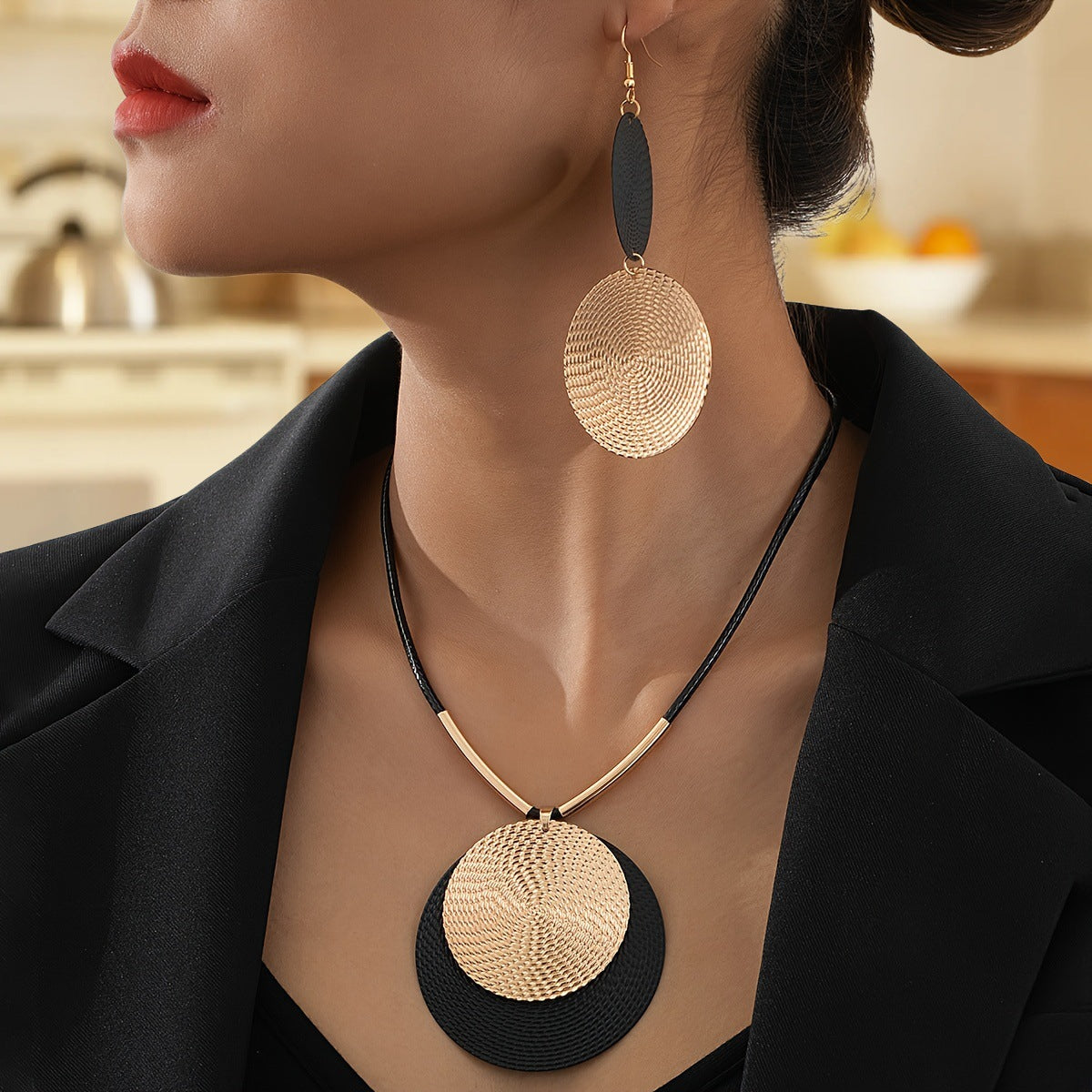 3-Pieza Large Round Disco Pendant Aretes Statement & Collar Set
