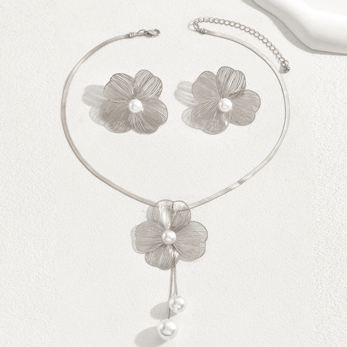3 Pieza Flor Perla Conjunto de Aretes y Collar