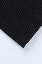 Camiseta Corta Asimétrica con Hombro Descubierto y Ojales Metálicos
