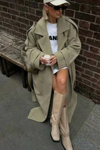 Single-breasted coat with wide notch lapel