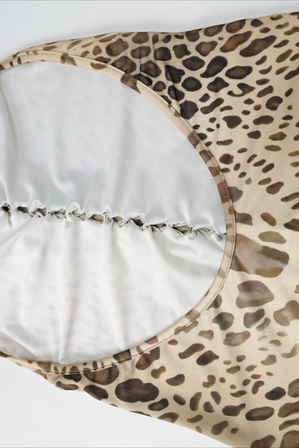 Vestido Midi Halter Ajustado, Estampado de Leopardo, Espalda Descubierta, Asimétrico