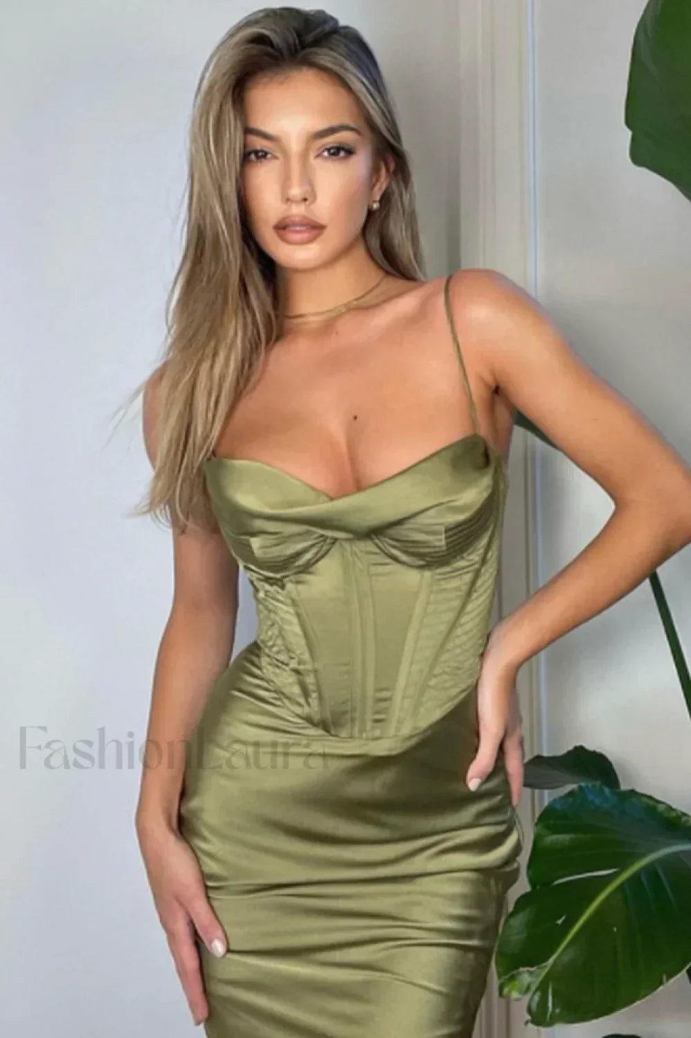 Vestido Midi con Corsé de Satén, Elegancia Absoluta